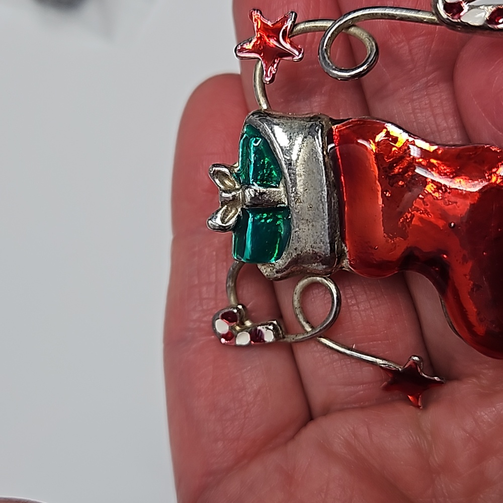 Christmas Stocking Brooch Pin Silver Tone Enamel Red Green White - Picture 10 of 12